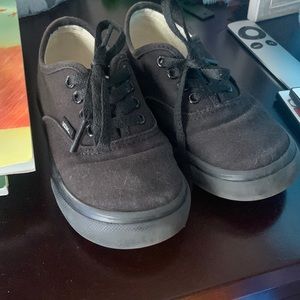 All black tie up vans